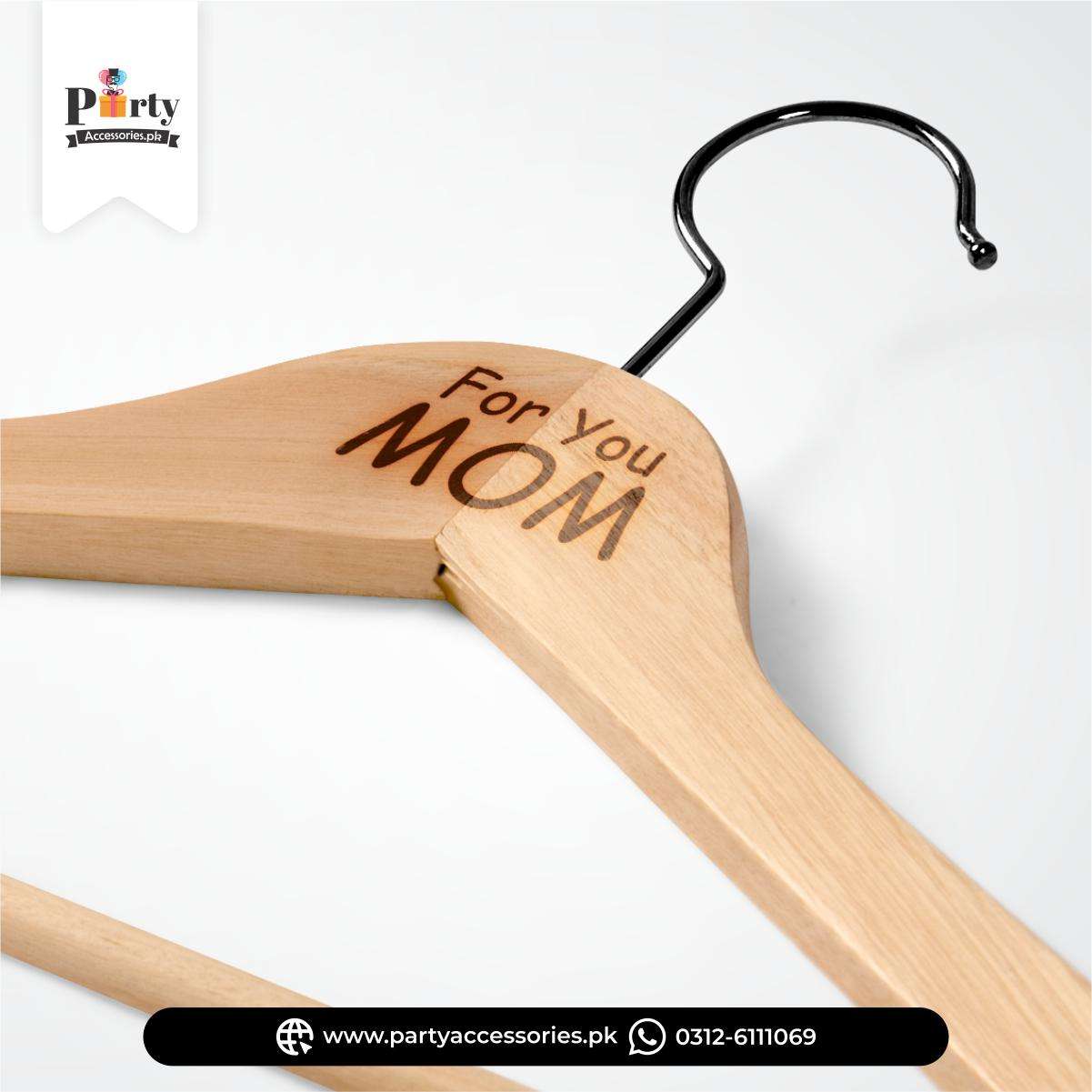Customized Wooden Hanger for Happy Mother's Day Celebration